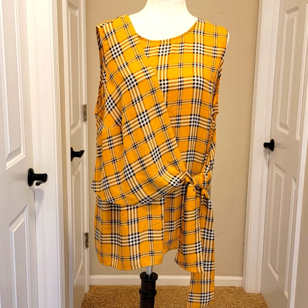 VinceCamuto, Gold/Black/White plaid, 2x, woman's cross tie top
